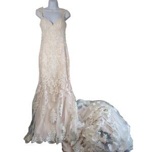 Stunning Wedding Dress Essence of Australia size 10